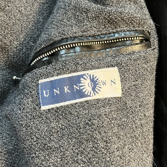 Men’s Leather Jacket - Picture 3 of 3